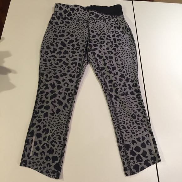 Nike Dri-Fit XS Animal Print Capris - Picture 4 of 4