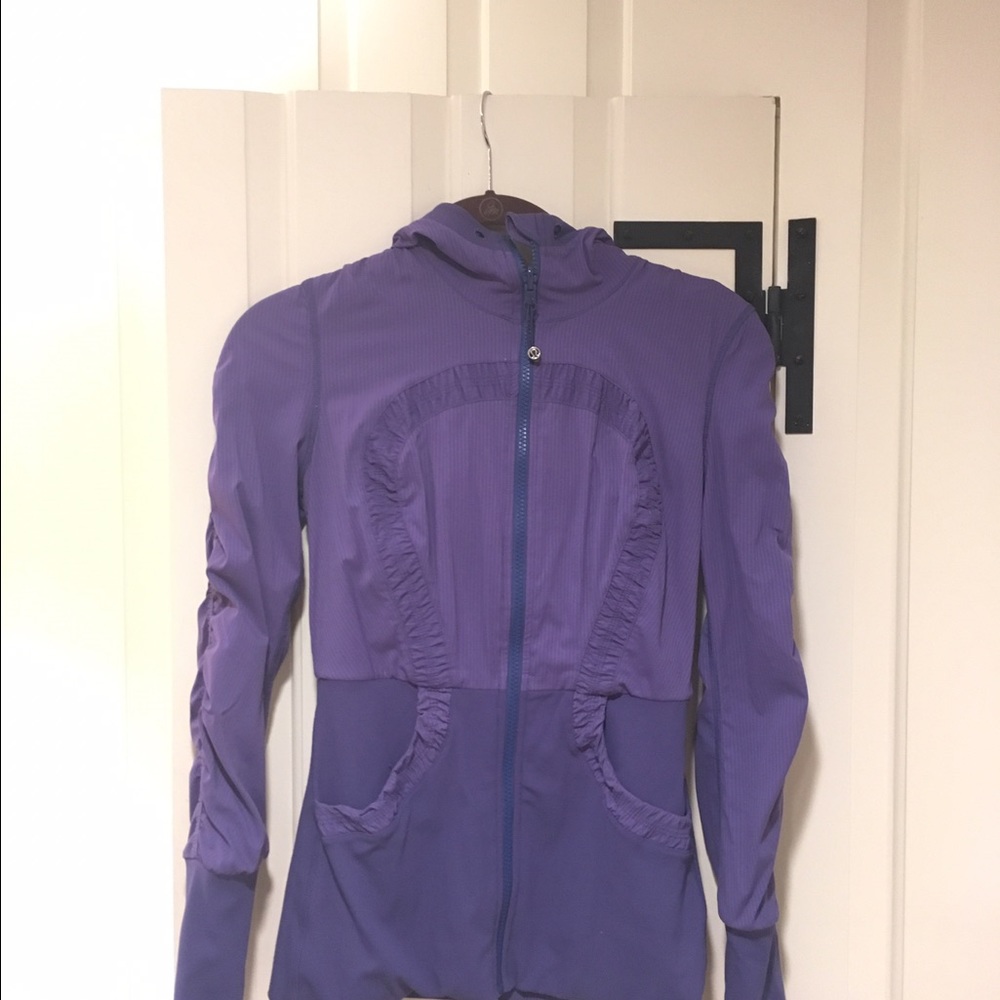 Sought after, discontinued, Lulu Lemon jacket‼️‼️