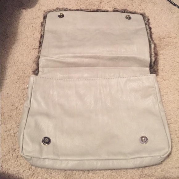 Guess fur purse - Picture 3 of 8