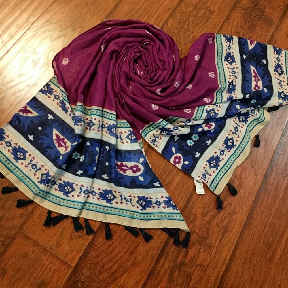 Old navy purple patterned fashion scarf