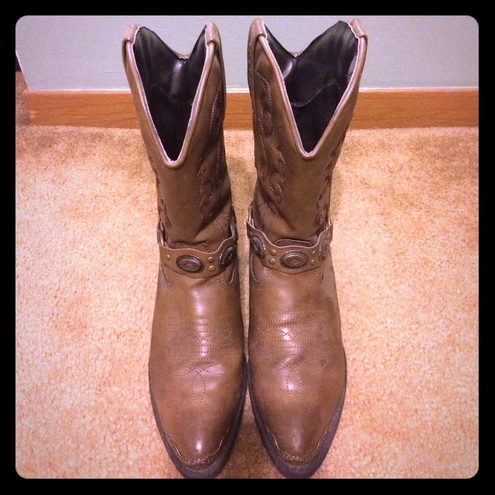 Cowgirl boots! 👢