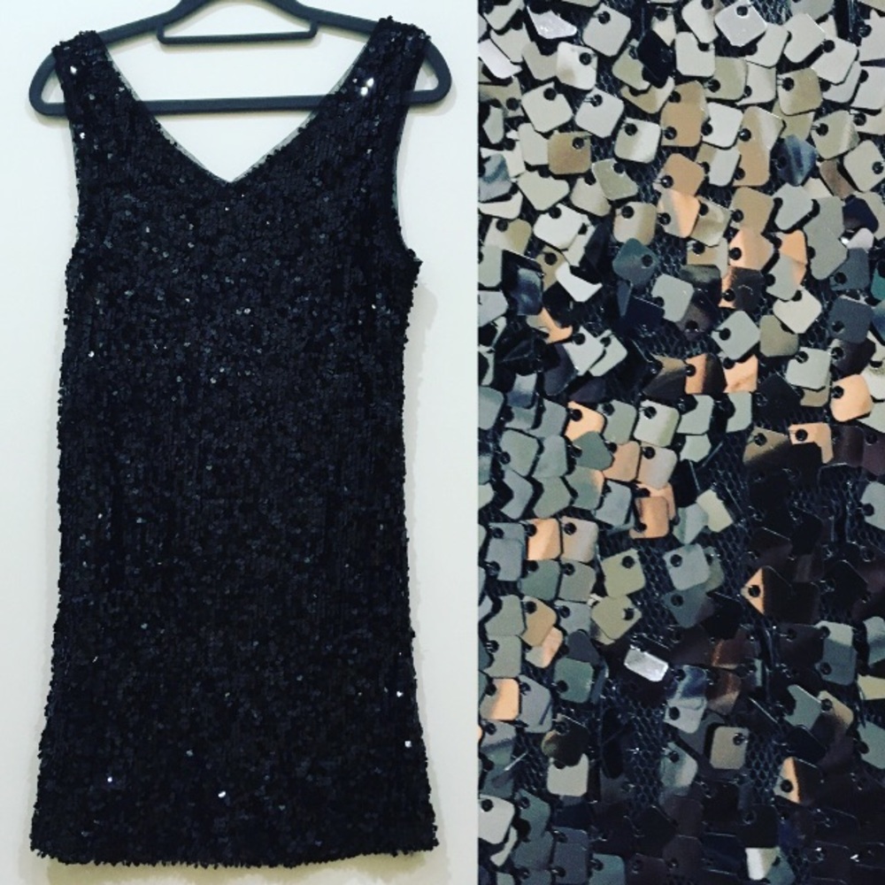 NWOT BODY CON BLACK SEQUIN MINI DRESS. S