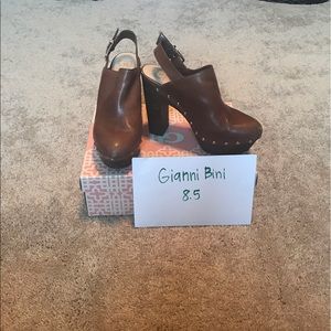 Leather strap back chunky heel