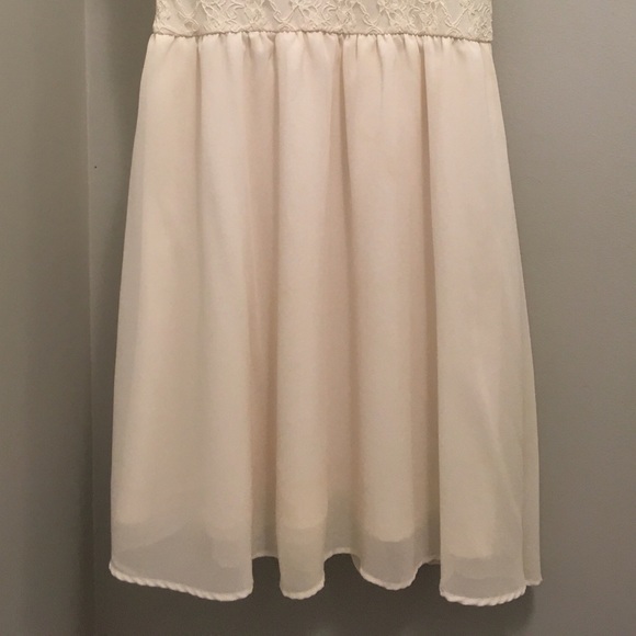 🕊 Sweetest White Lace Dress - Picture 8 of 12