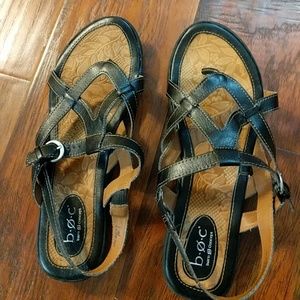 Black strapy sandals, great soles