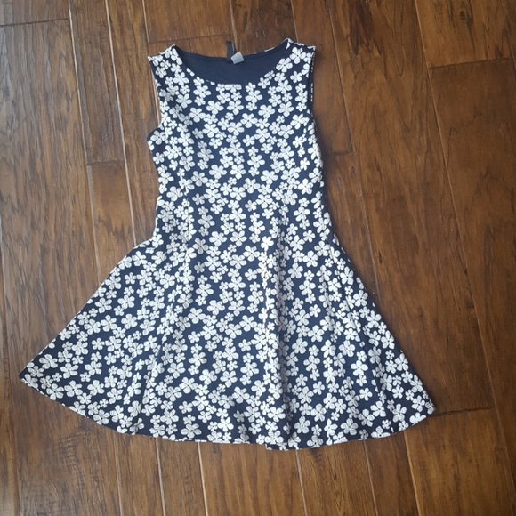 Divided Dresses & Skirts - Divided swing floral dress
