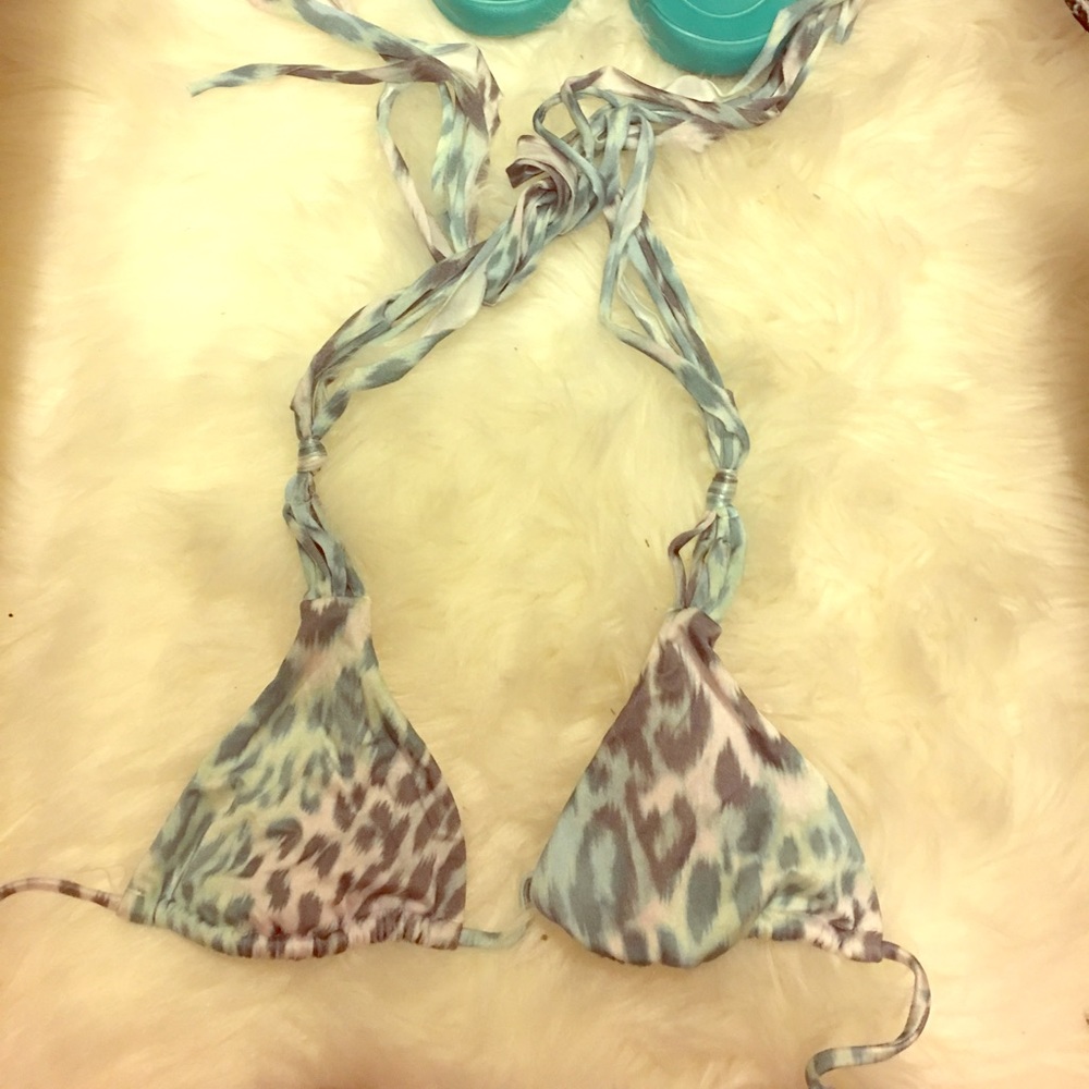 Like new worn once. Victoria secret bikini top