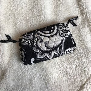 VERA BRADLEY MAKEUP BAG 💼