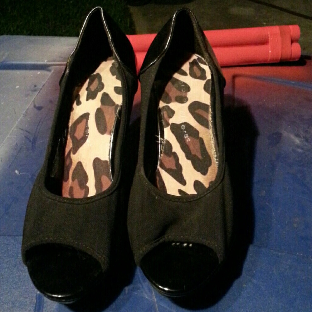 WOMAN'S SHOES