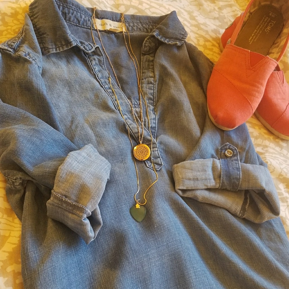 Anthropologie cloth & stone chambray top