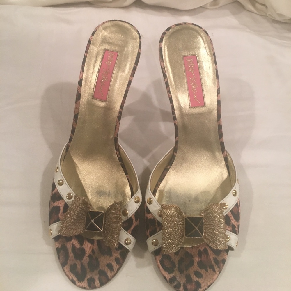 Betsy Johnson leopard heels