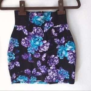 Floral mini skirt XS NEW