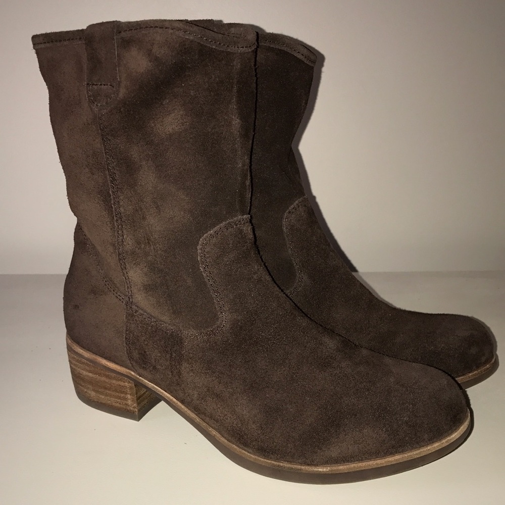 UGG Rioni Boot  ***SALE***