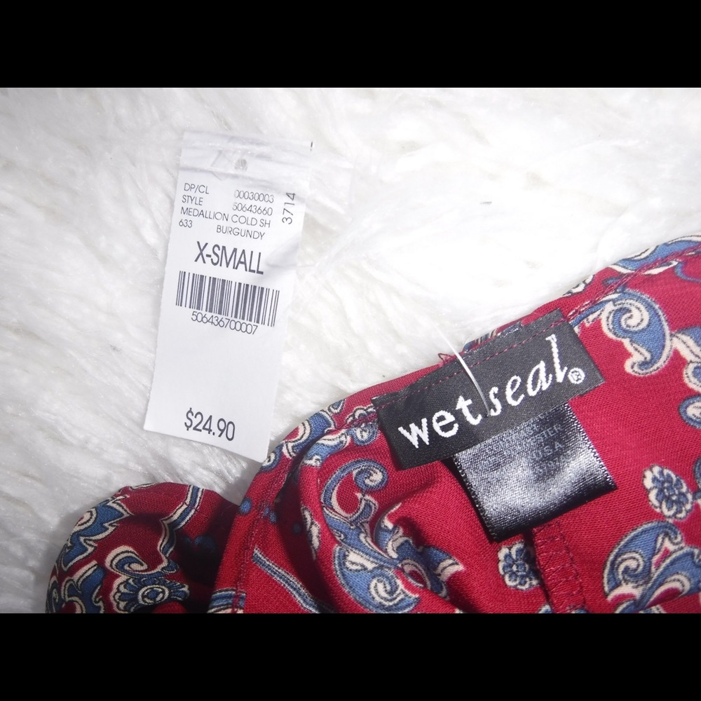 open shoulder shirt .