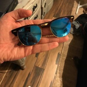 Large Ray-Ban Clubmasters w mirrored lenses