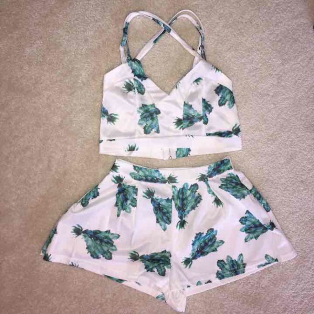 New Matching White/Green Leaf Two Piece - Picture 3 of 5
