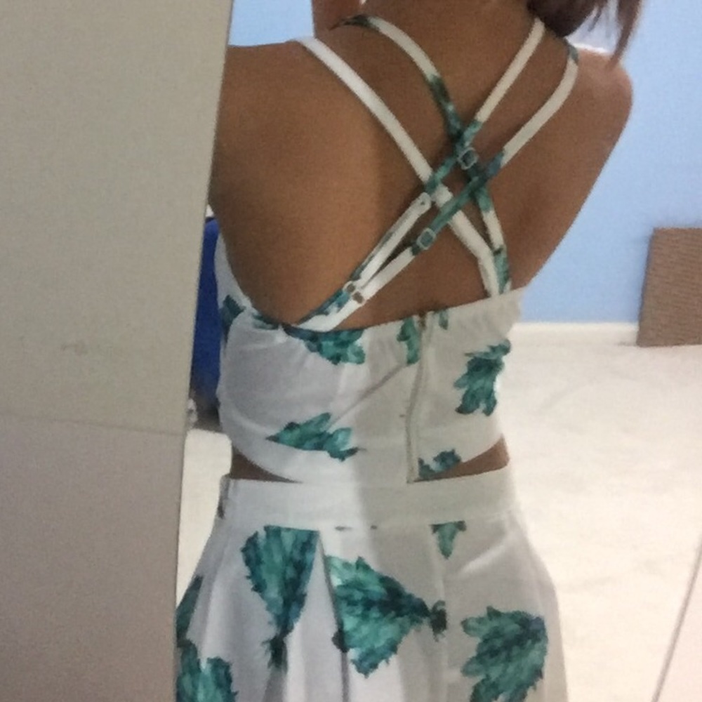 New Matching White/Green Leaf Two Piece - Picture 2 of 5