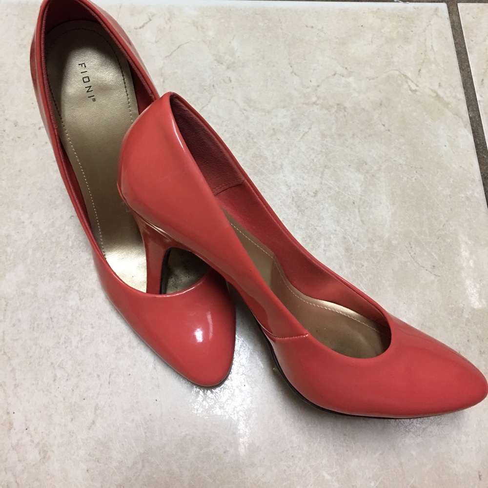 Fioni coral patent pumps size 9