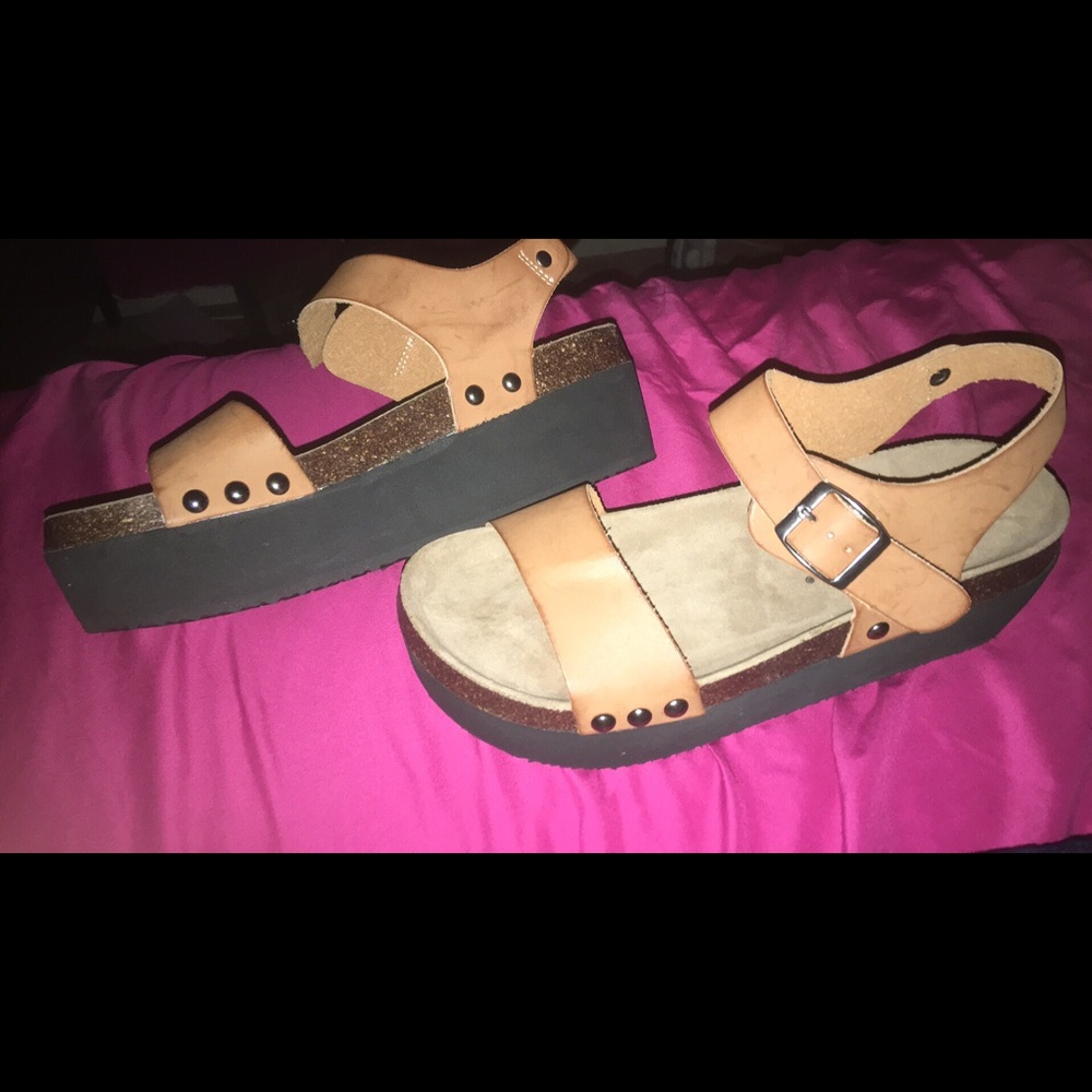 Flatform sandals
