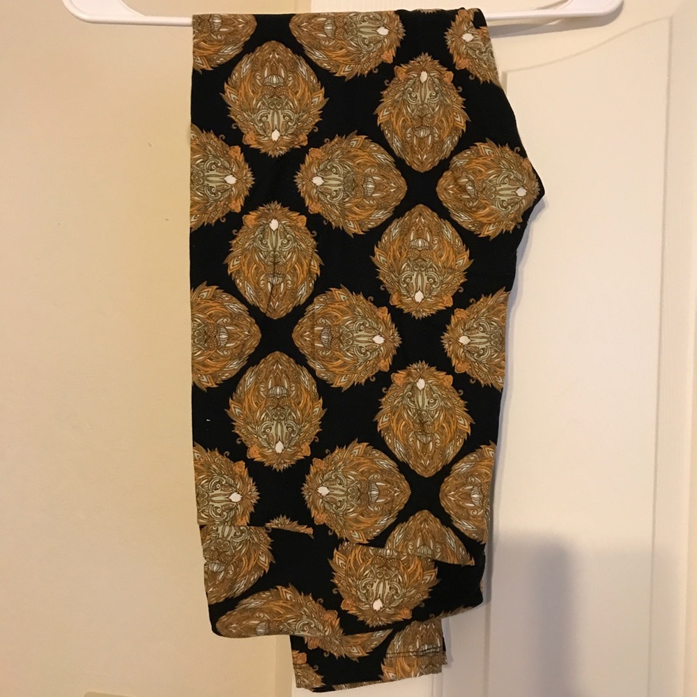 LION LulaRoe leggings!!