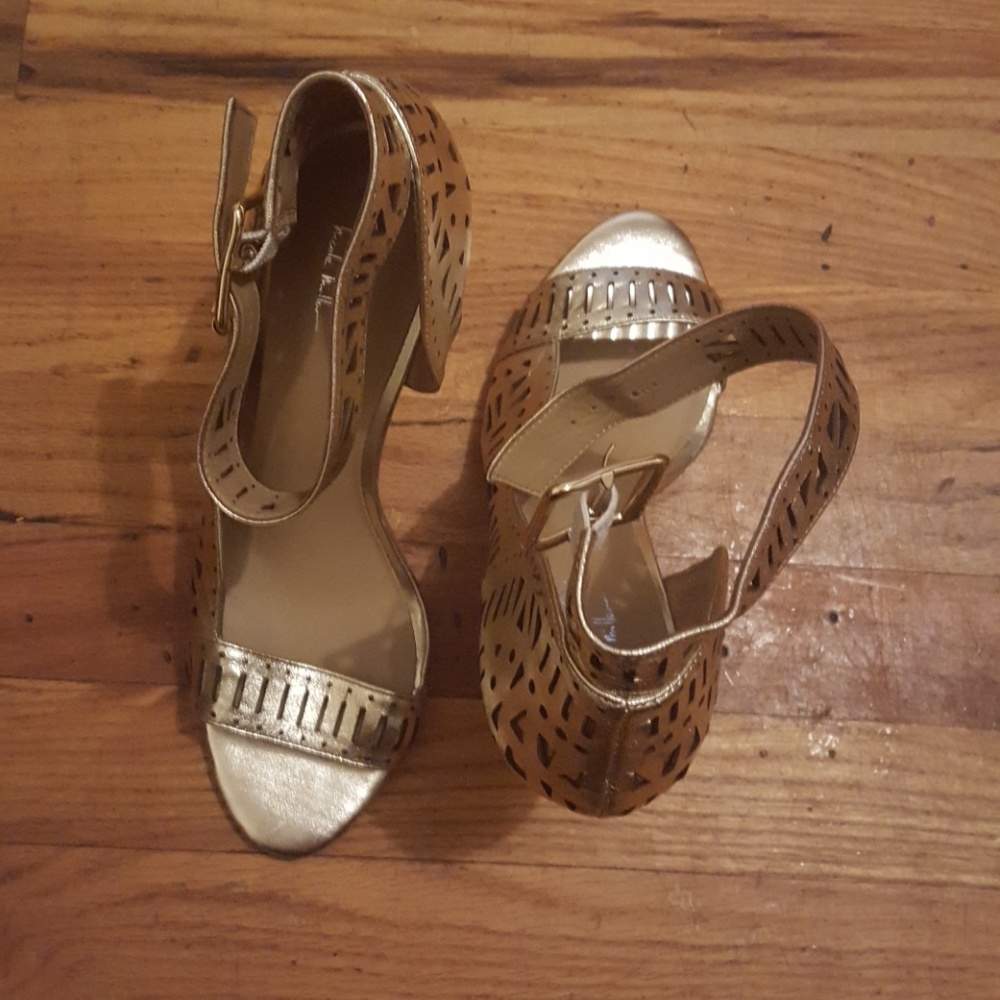 Nicole Miller Artelier Gold pump