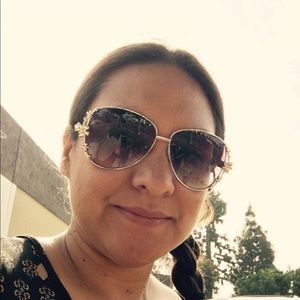 Meet your Posher, Sharon