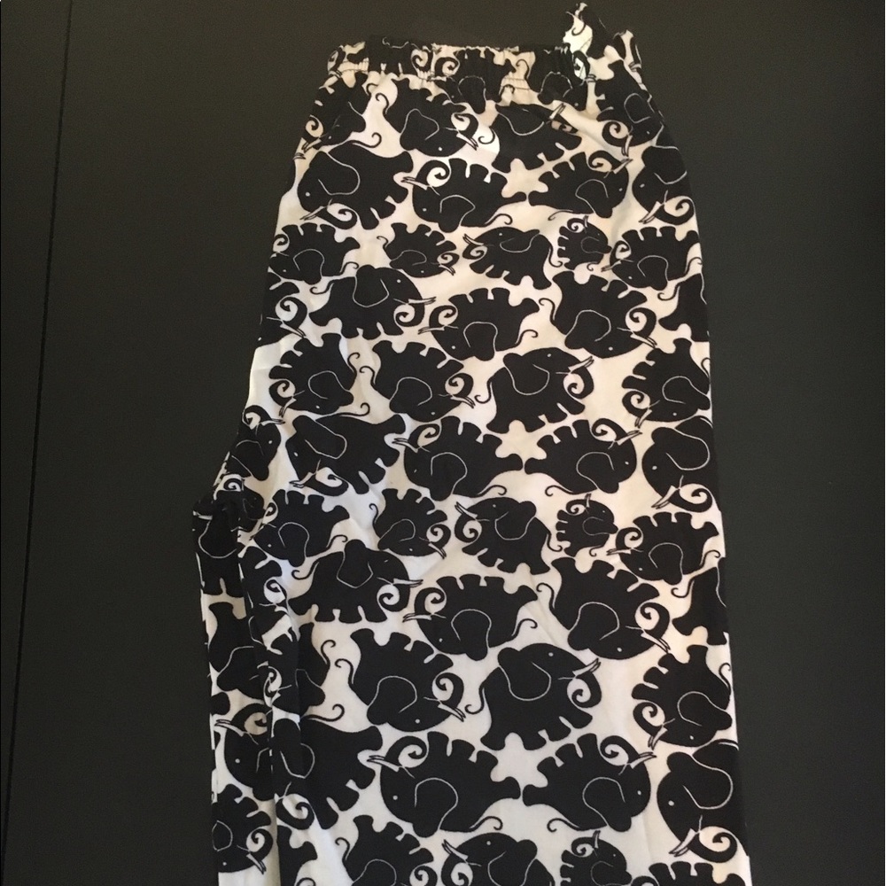 Crystals Du North Capris Size 8-20.