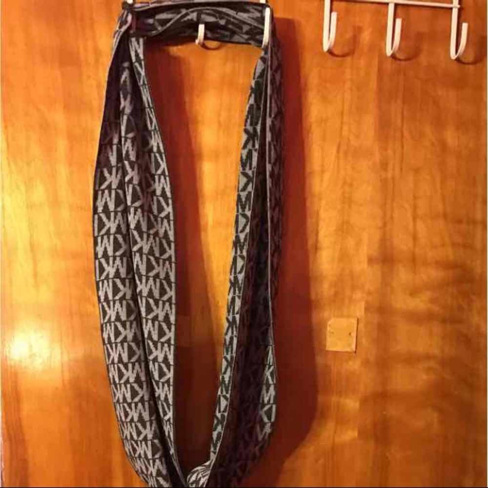 Mk scarf