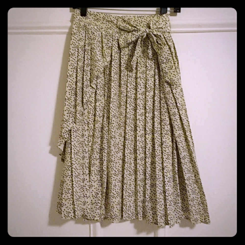 TULLE Brand Below-the-knee skirt