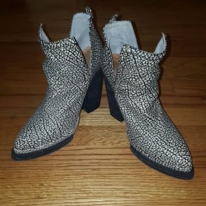 Jeffrey Campbell Ibiza Who's Next Bootie (sz 10)