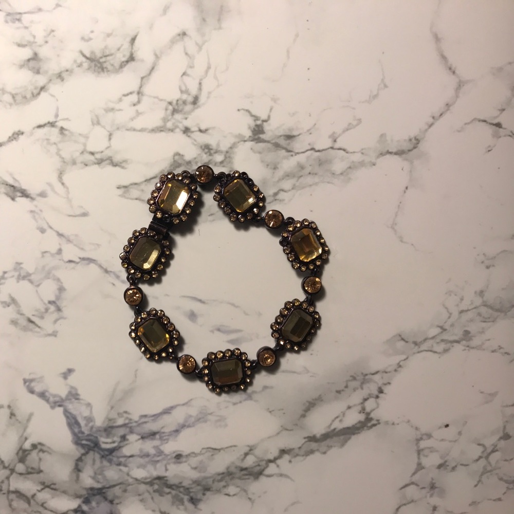 Clasp bracelet