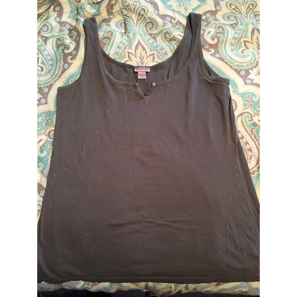 Loose fitting acid wash tank