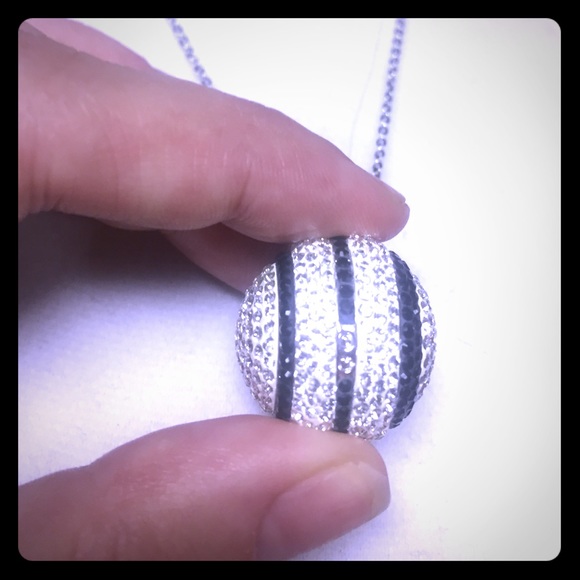 Swarovski Crystal Necklace - Picture 3 of 3