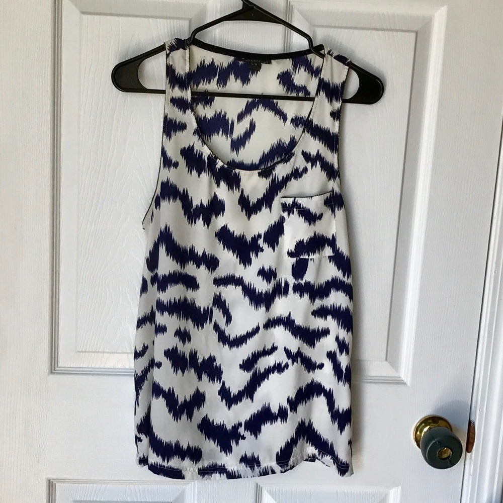 Forever 21 Navy Blue/White Tank-top; size Large