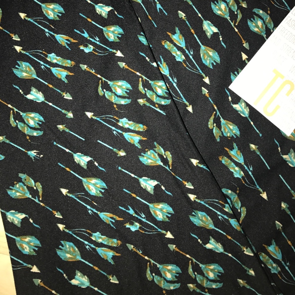 NWT LuLaRoe Arrow Legging (Black)