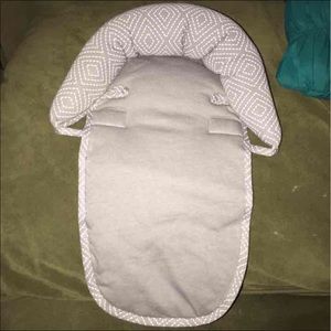 Newborn head rest