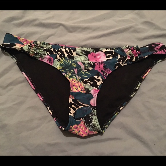 Summer Floral ruffle bikini 2 piece strapless opt - Picture 2 of 5