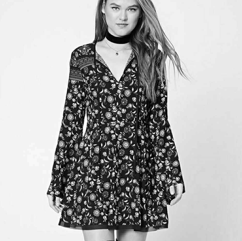 (2 for $12) Black floral long sleeve dress