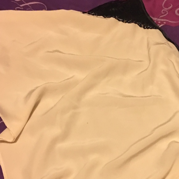 BeBe Cream Lace off shoulder Blouse Large - Picture 3 of 4