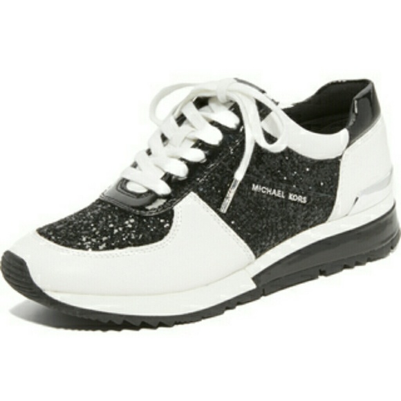 *SOLD* NEW MICHAEL MICHAEL KORS ALLIE WRAP - Picture 1 of 8