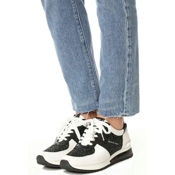 *SOLD* NEW MICHAEL MICHAEL KORS ALLIE WRAP - Picture 5 of 8