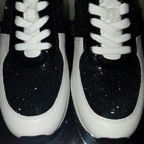 *SOLD* NEW MICHAEL MICHAEL KORS ALLIE WRAP - Picture 6 of 8