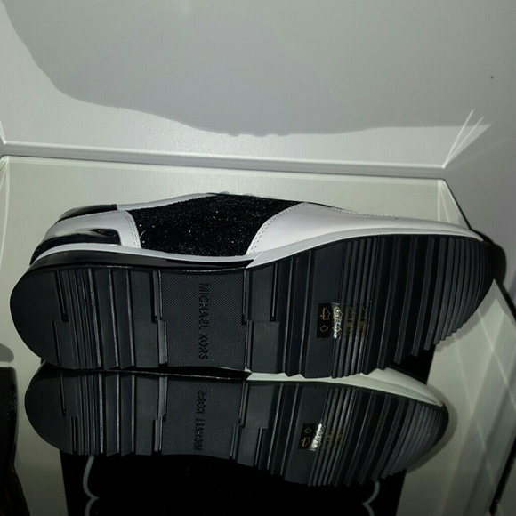 *SOLD* NEW MICHAEL MICHAEL KORS ALLIE WRAP - Picture 8 of 8