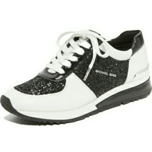 *SOLD* NEW MICHAEL MICHAEL KORS ALLIE WRAP