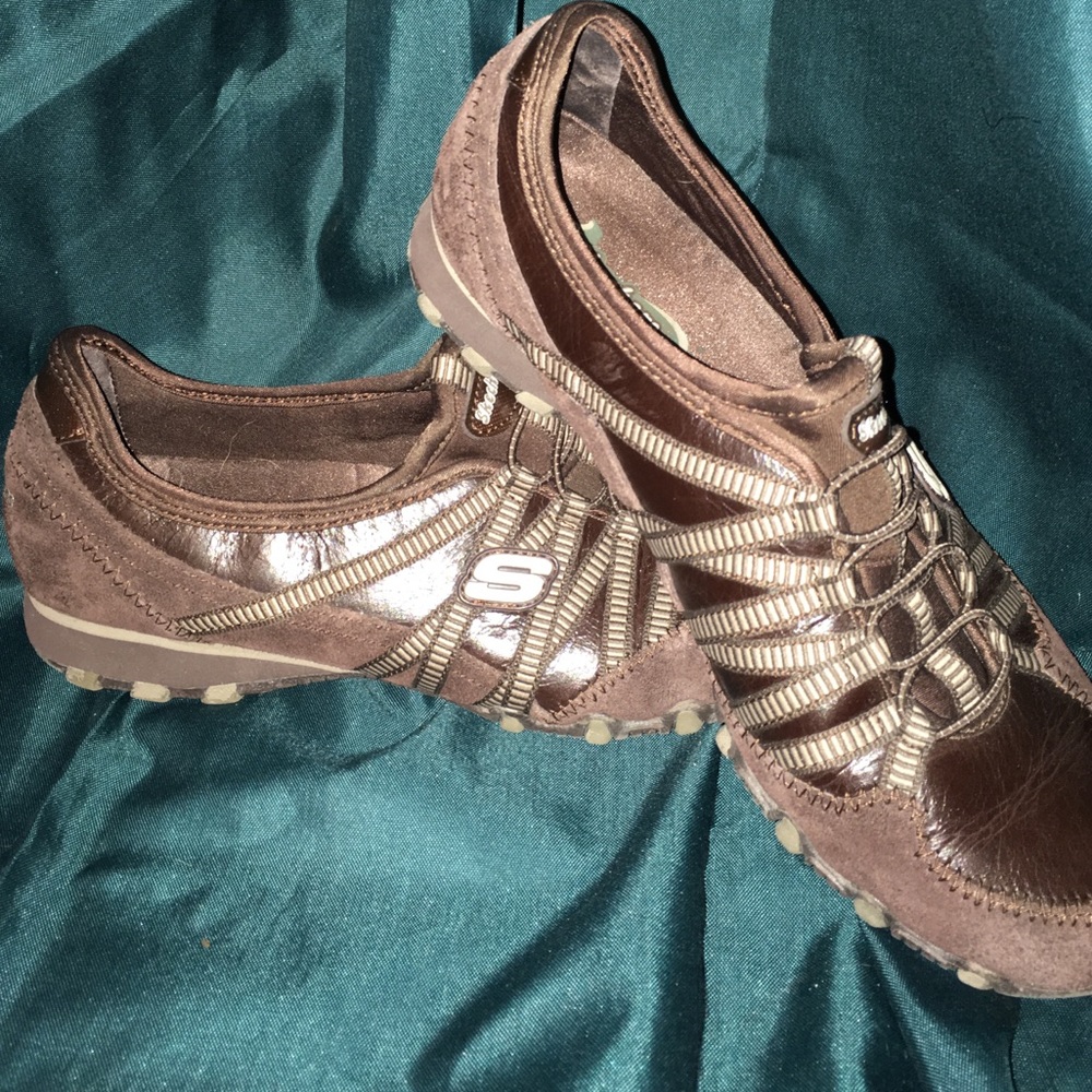 Ladies Skechers 8.5 sneakers