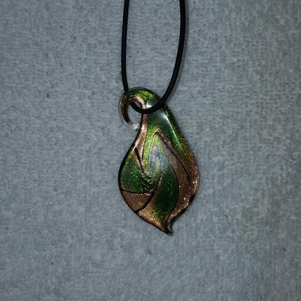 Gold and green pendant necklace