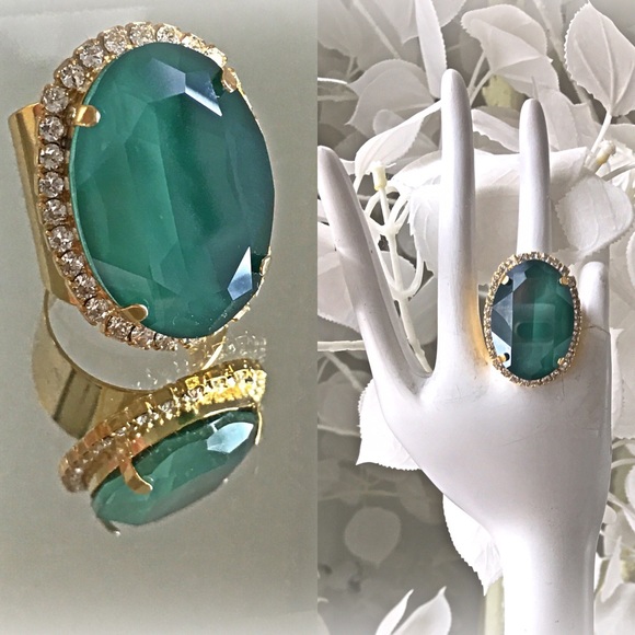 Statement oval crystal ring. - Picture 1 of 1