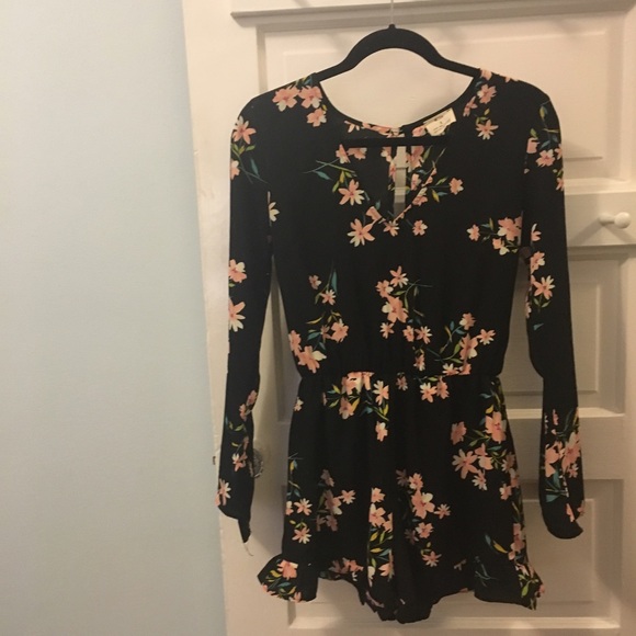 Urban Outfitters Pins and Needles - Picture 3 of 6