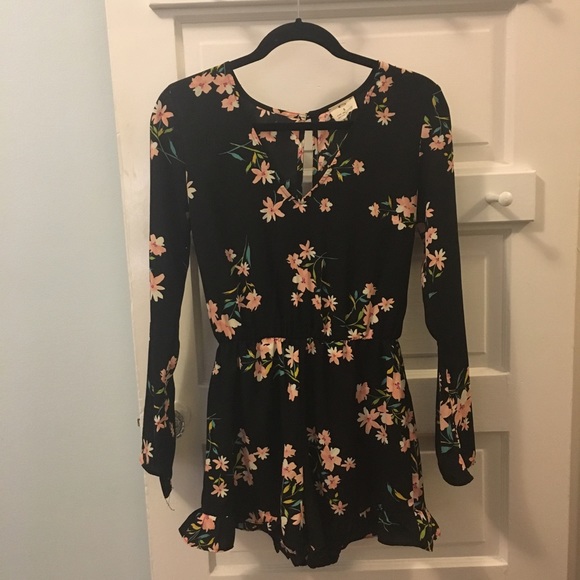 Urban Outfitters Pins and Needles - Picture 4 of 6