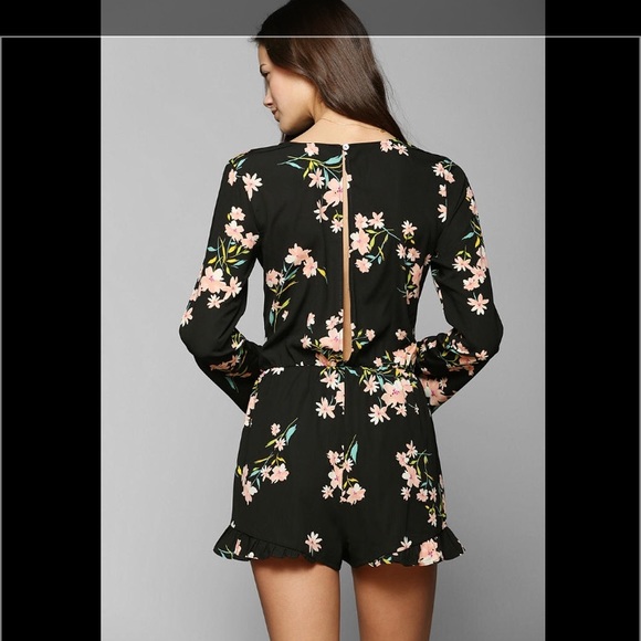 Urban Outfitters Pins and Needles - Picture 2 of 6